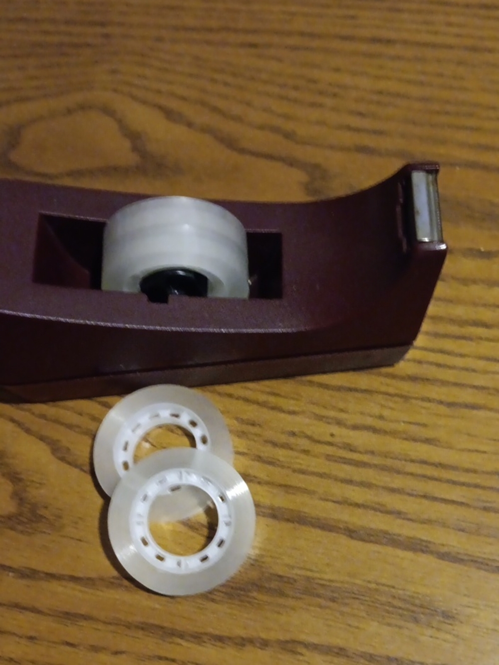 Desk tape dispenser